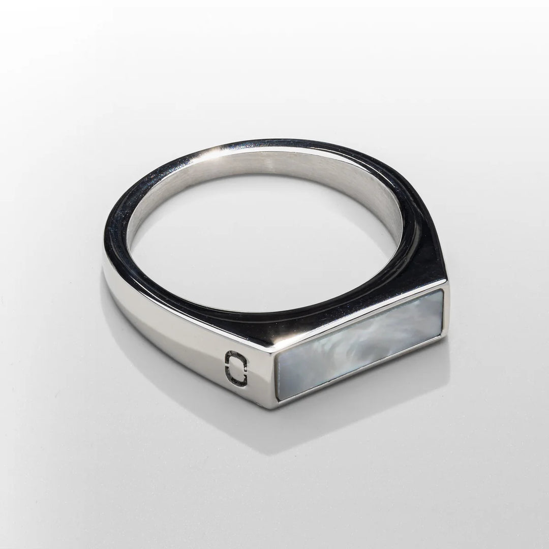 Dominique | Bague chevalière avec pierre rectangulaire blanche