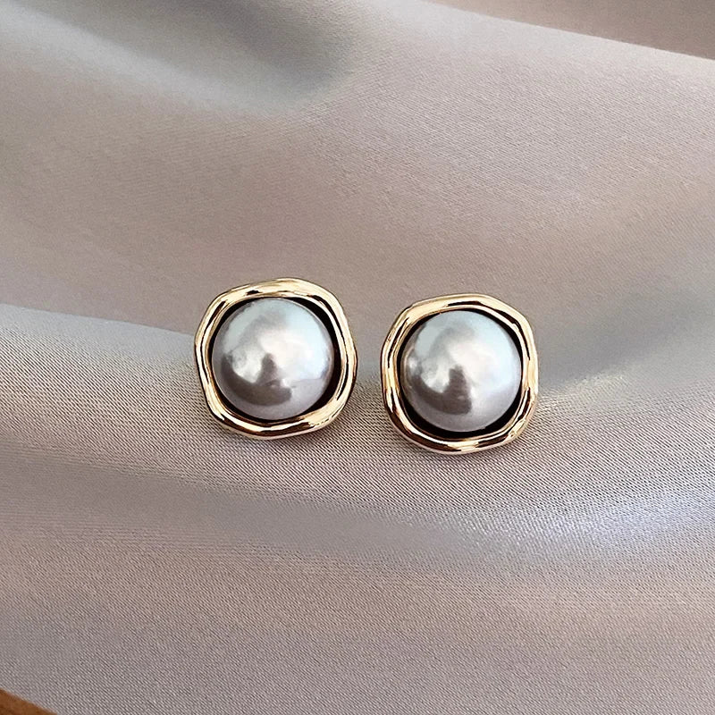 Kassandra |  Boucles d'oreilles vintage et élégantes en perles noires