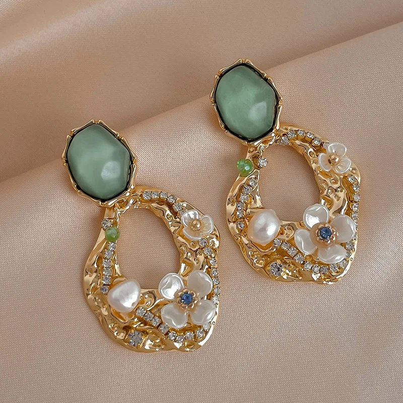 Margaux | Boucles d'oreilles vintage en cristal vert en forme de fleur