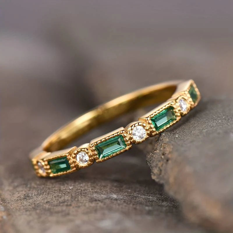 Alexia | Bague en or avec incrustation de zircon vert